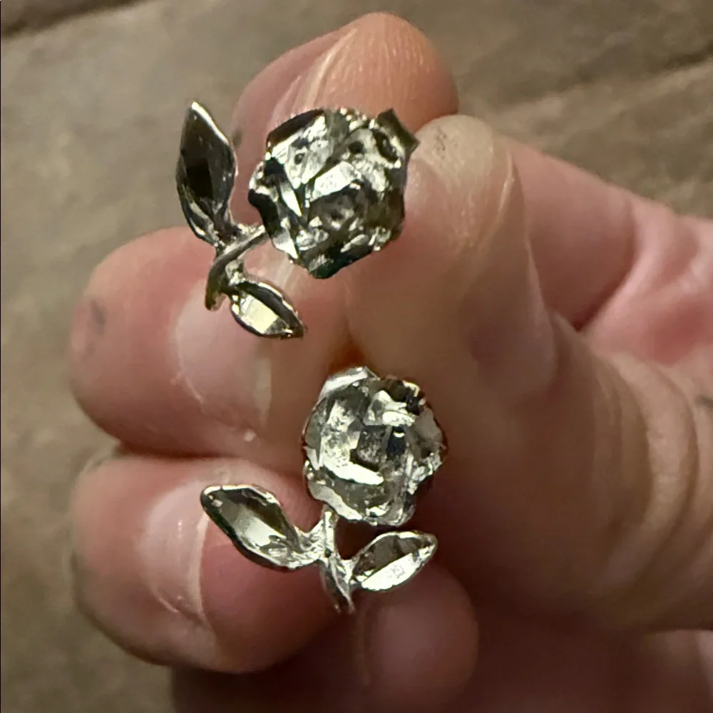 Vintage Silver Rose Stud Earrings - Silver Floral Vintage - Picture 4 of 5